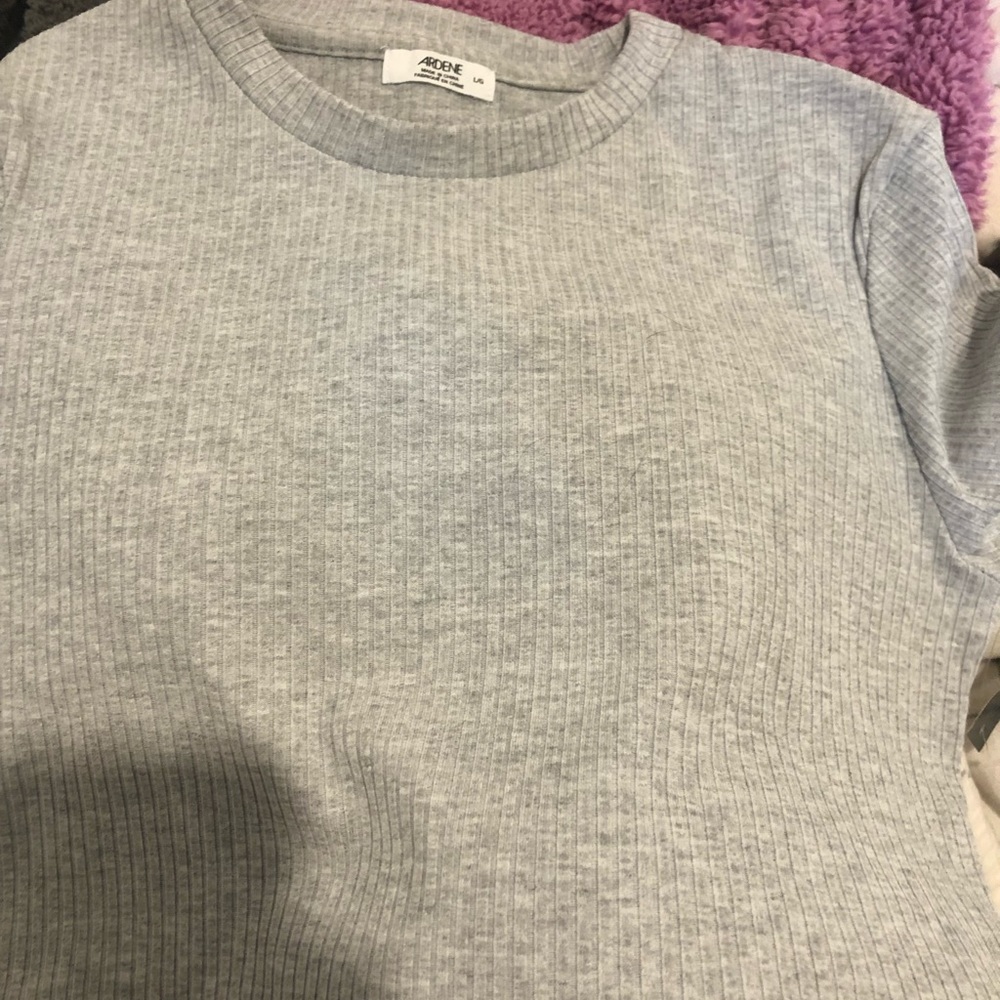 grey crop top!!